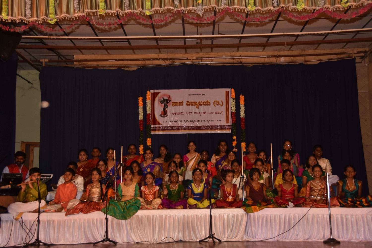Carnatic music students of Nadavidyalaya in concert on stage