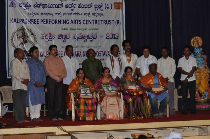 Vidushi Mithra Naveen receiving the Kalpashree title