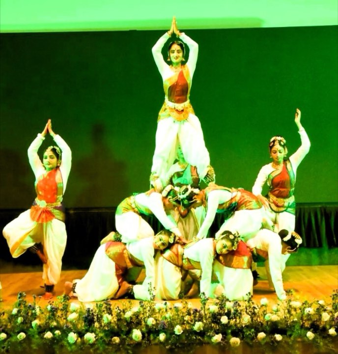 Dancers in Sanatana Sath Kriya