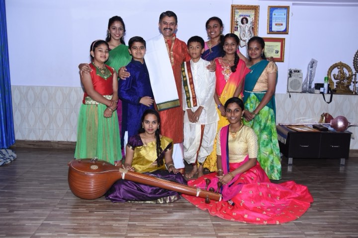 Vidwan M. S. Naveen with his Carnatic vocal students