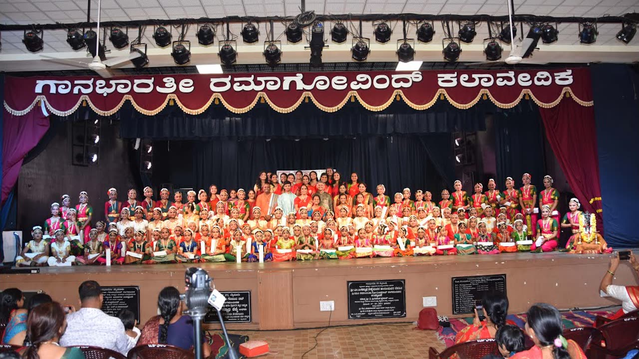 The youngest students on stage at Nada Mukula, 2025