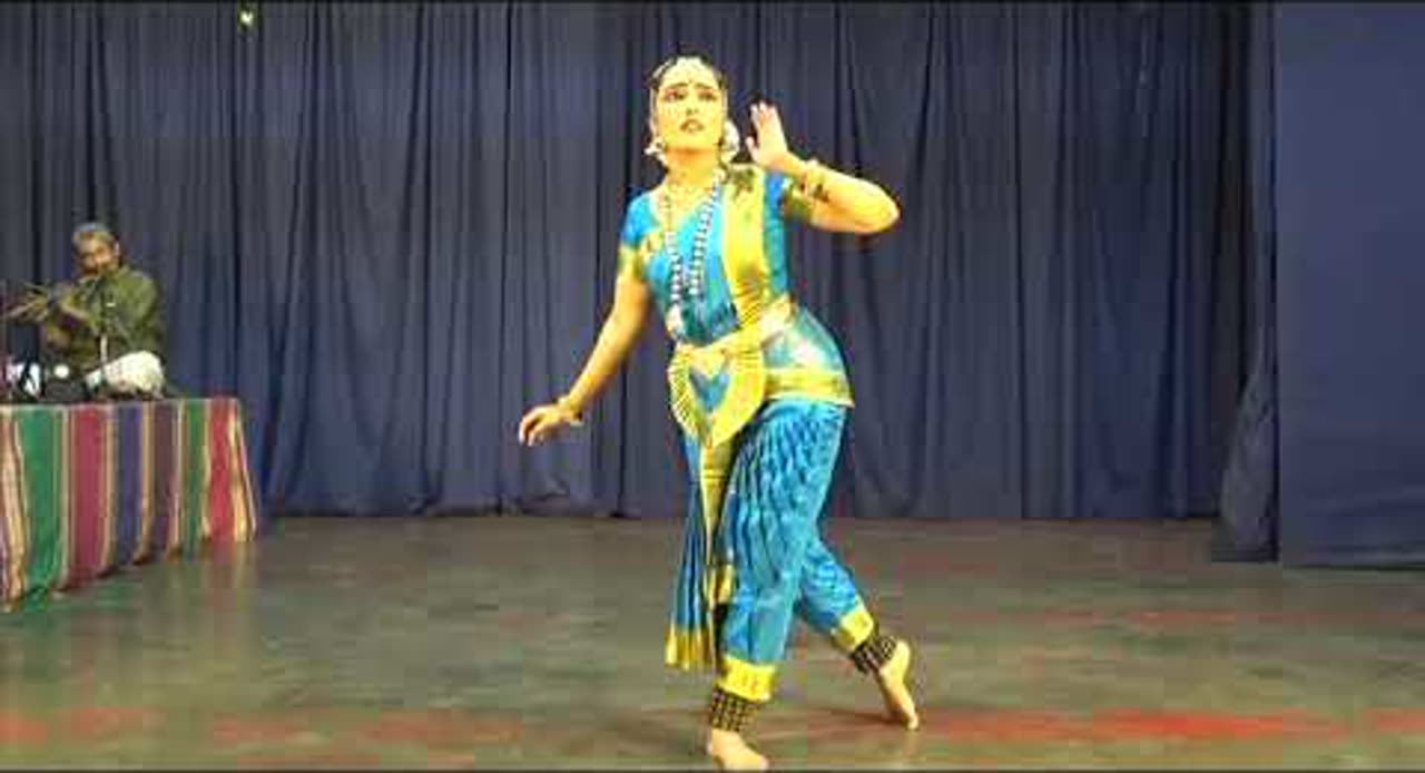 Vidushi Mithra Naveen dancing a padavarna